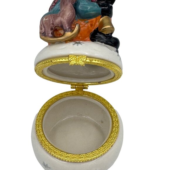 Vintage Snowman Porcelain Trinket Box With Dog Figurine & Gold Trim - Picture 4 of 6